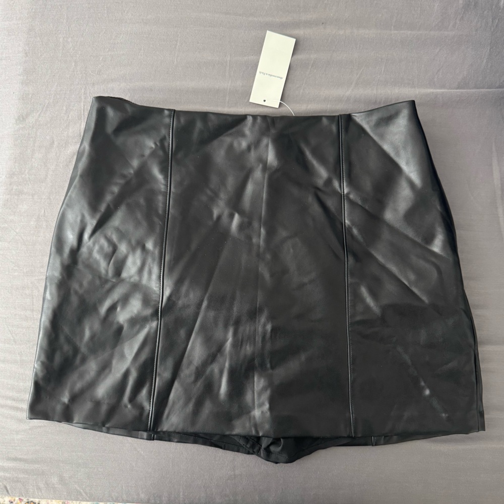 NWT Abercrombie & Fitch Leather Mini Skirt / Skort with Built-In Shorts Size M